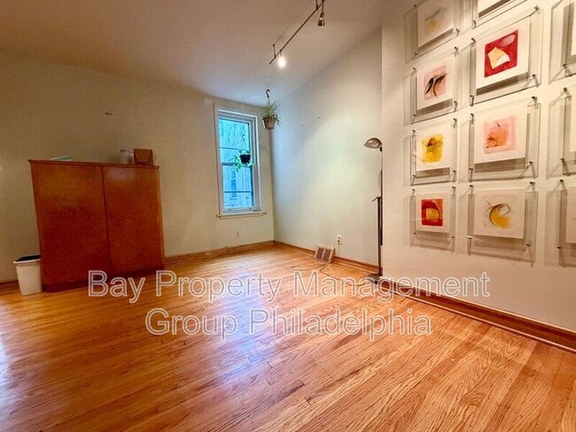 Photo - 4518 Regent St