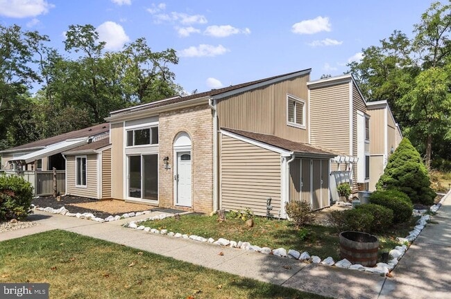 Building Photo - 1523 Kensington Dr