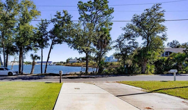 Photo - 359 Mercedes Ave