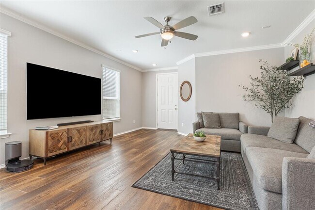 Photo - 120 Benmyrtle Trl