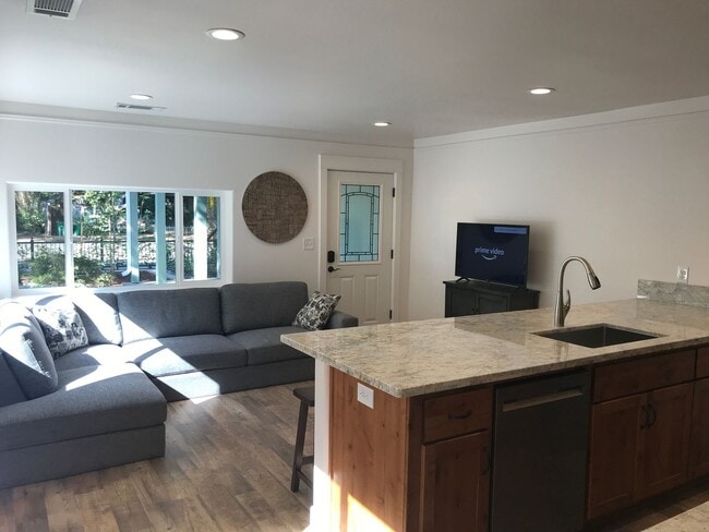 Photo - 0721 - 1319/1321 Normal Ave