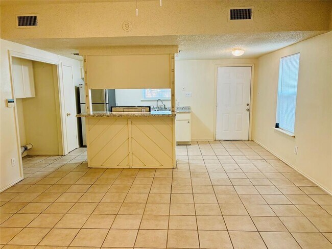 Photo - 1206 Tartan Ln