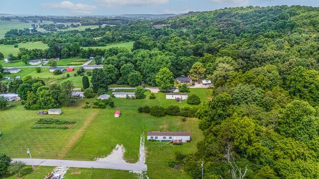 Photo - 425 Eagle Way