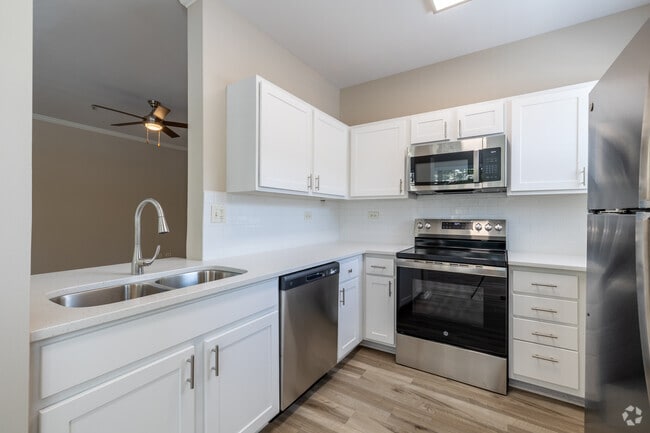 2BR, 2BA - 1,045SF - Kitchen