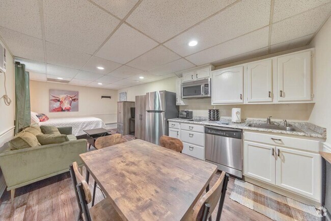 Building Photo - 1502 Rockcrest Way Rental