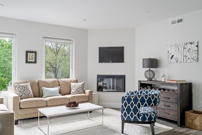 Photo - 317 Belgrade Ave Unidad 207