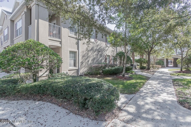 Photo - 3892 Summer Grove Way N