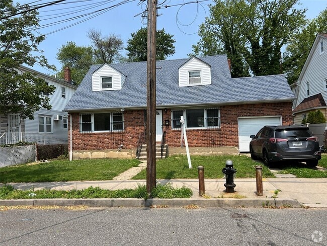 Building Photo - 160-26 119th Dr Rental