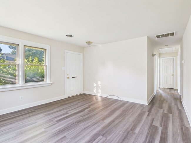 Photo - 1108 Goddin St