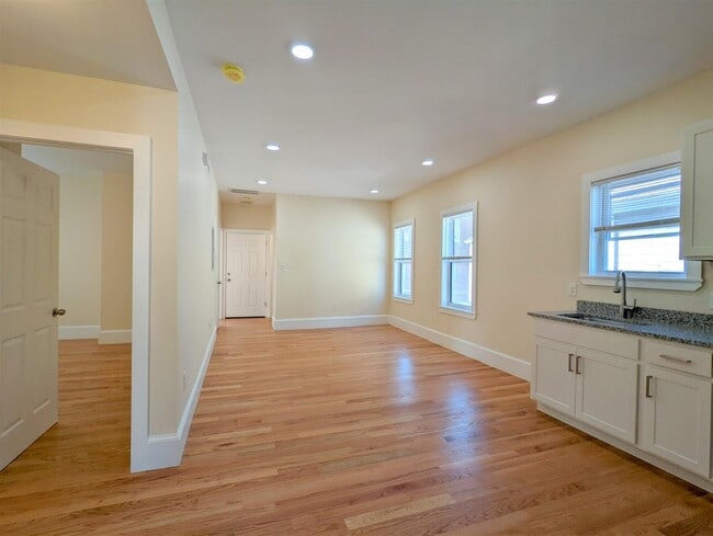 Photo - 71 Merriam St Unidad 2