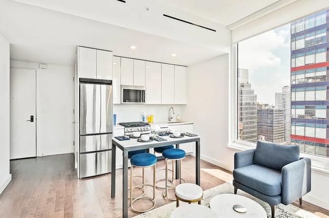 Photo - 233 E 54th St