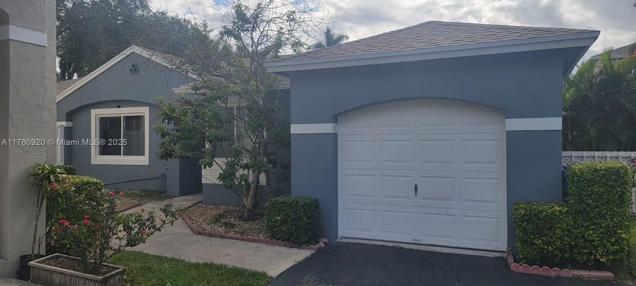 Photo - 11751 NW 12th St (Pembroke Pines, FL)