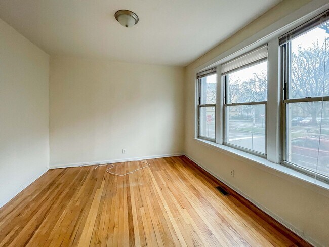 Photo - 5103 N Winchester Ave Apartments Unit 1942-1