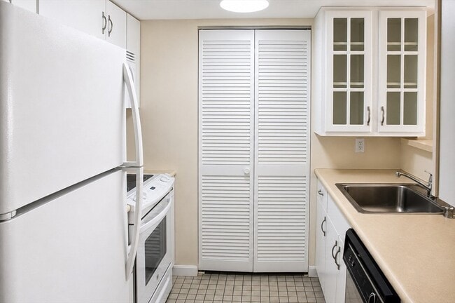 Photo - 20 Webster St Unidad 211