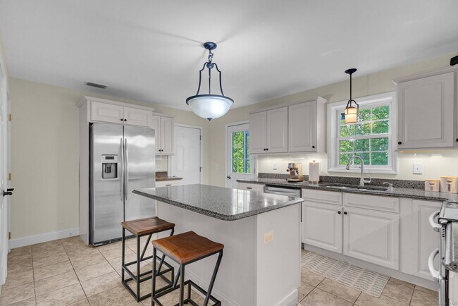 Photo - 943 Mt Vernon Rd