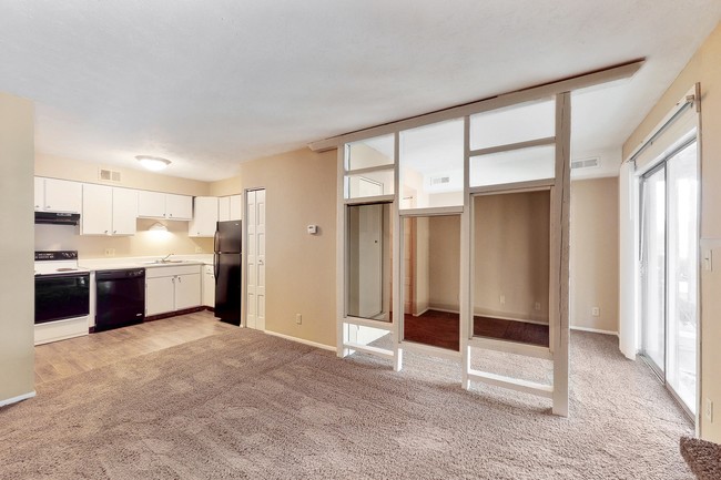 Building Photo - Camelot Village Rental
