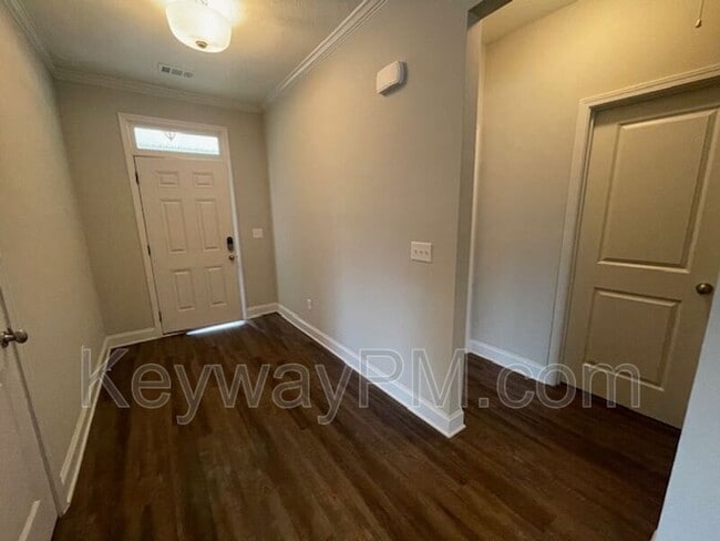 Photo - 728 Tree Top Trl