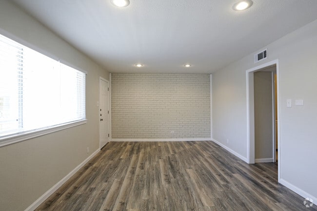 2BR,2BA - 810SF - LIVING ROOM