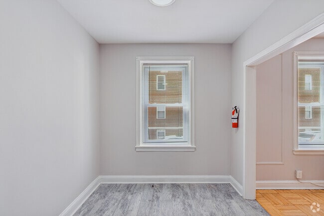 1BR, 1BA - 550SF - Dining Area