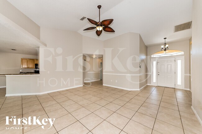 Photo - 5065 Hansard Ave