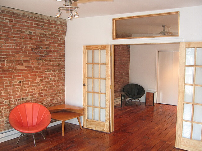 Building Photo - 194 Front St Unit 2nd Floor Rear