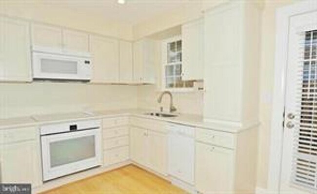 Photo - 2615 S Walter Reed Dr