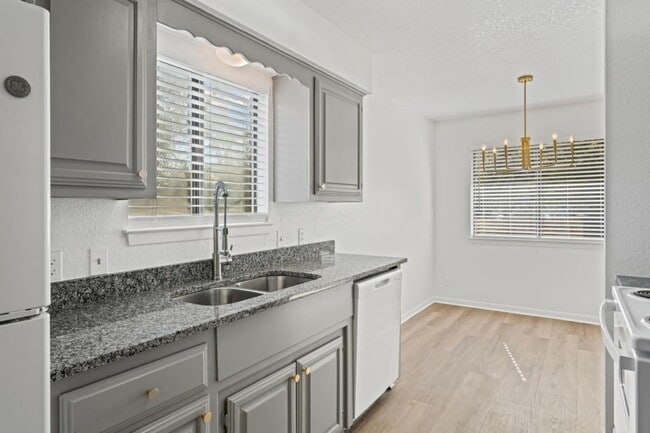 Photo - 2313 Paul Revere St