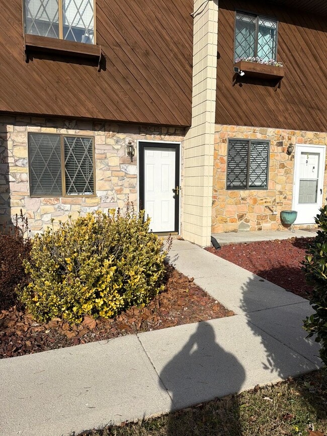 Building Photo - 2705 Sood Rd