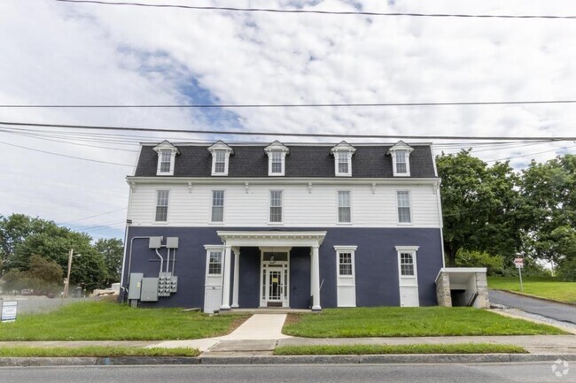 Building Photo - 713 Locust St Rental