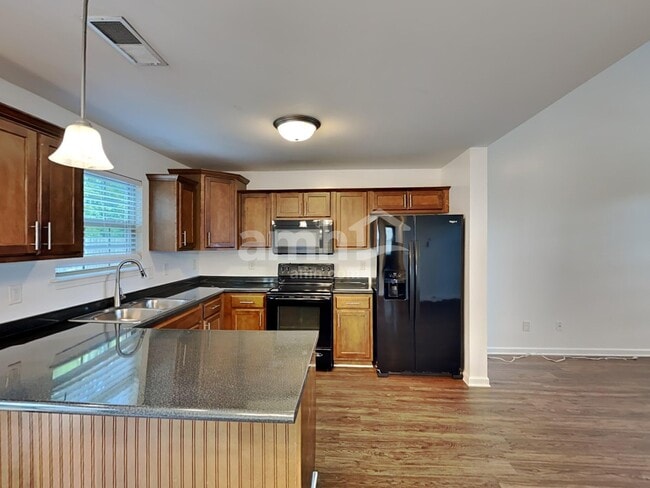 Photo - 484 Albion Cir