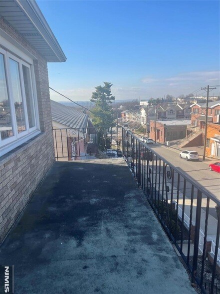 Photo - 370 Henry St