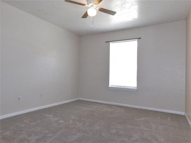 Building Photo - 1711 Hazelwood St Rental