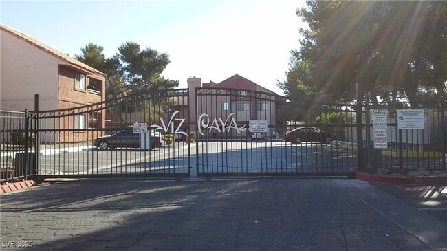 Building Photo - 5072 S Rainbow Blvd Unit 104