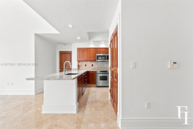 60 Edgewater Dr Unit East