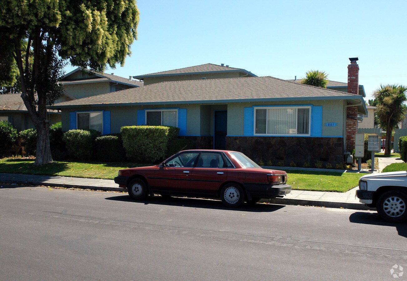 881 Burbank - 881 Burbank