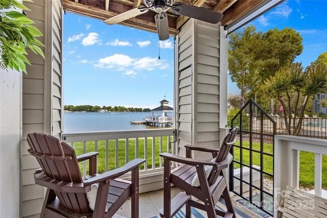 Photo - 928 Southwest Dr Townhome