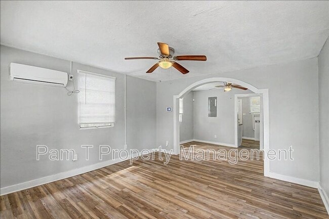 Photo - 1120 Darwin St