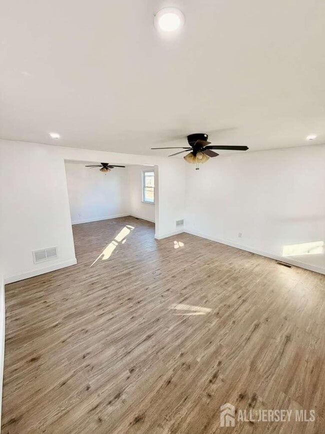 Photo - 57 Charles St