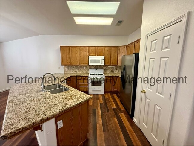 Photo - Stunning 5 Bed/2 Bath NW Bakersfield Home w/ $0 Deposit Option