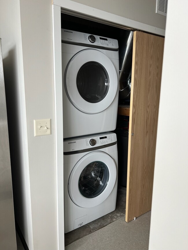 Photo - Szkola Flats Unit 205