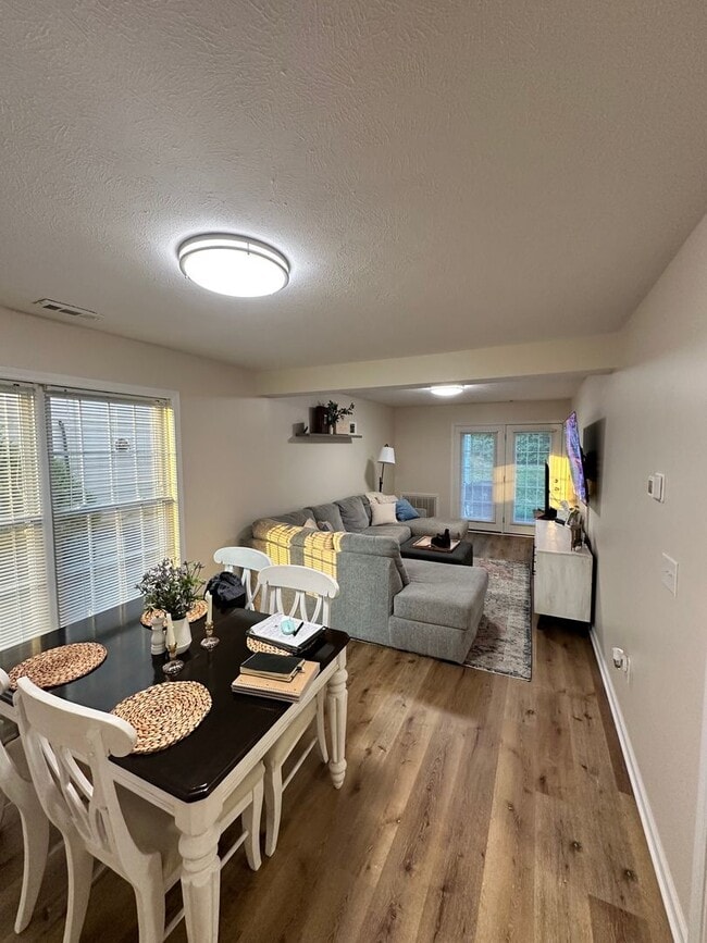 Photo - 1641 York Dr NW