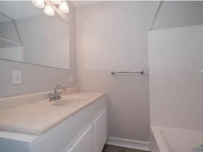 Photo - 2861 N Market St