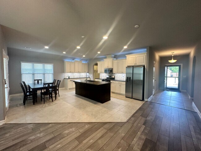 Photo - 3 bed, 2 bath -Aspen Pond