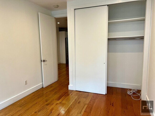 Photo - 2BR 1BA Pre-War Stunner On Riverside Drive... Unidad 2E