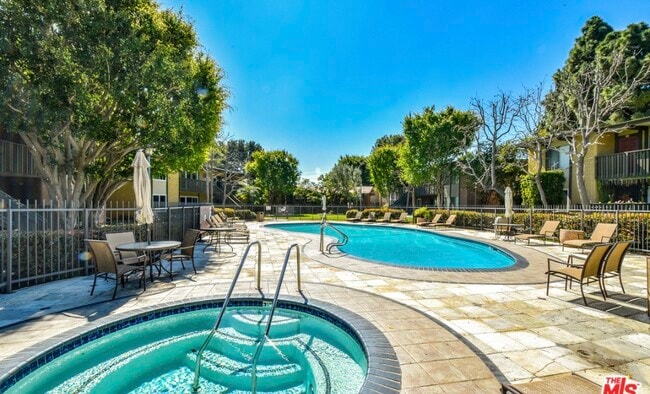 Building Photo - 23300 Marigold Ave Unit C103