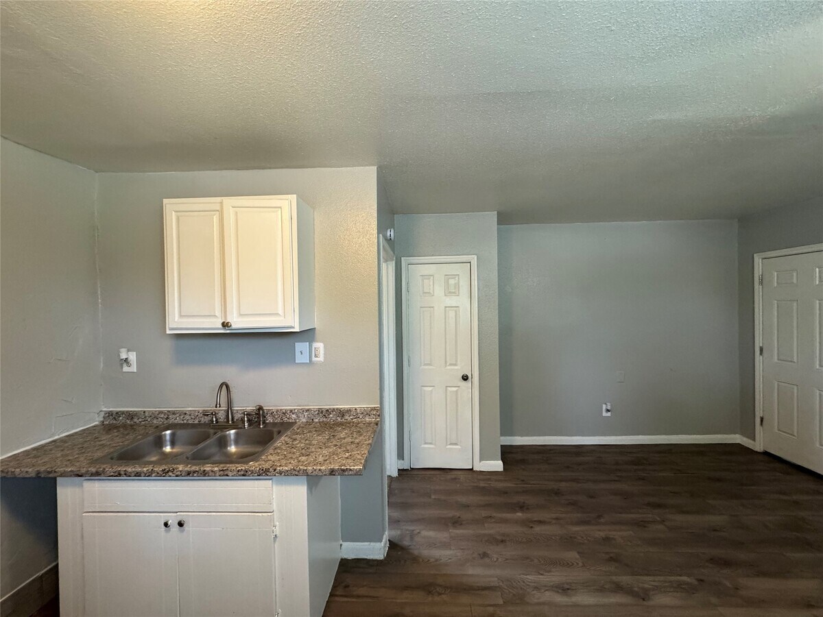 Photo - 2705 Lorraine St