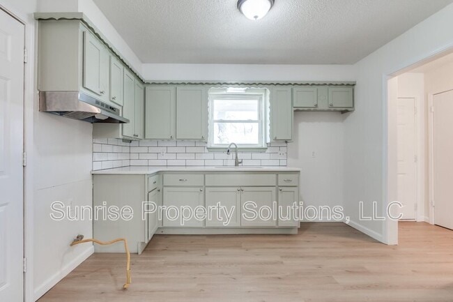 Photo - 636 SW 13th St