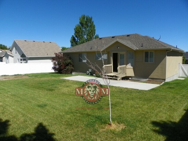 Building Photo - 3 Bed 2 Bath Home in a Quiet Herriman Neighborhood.