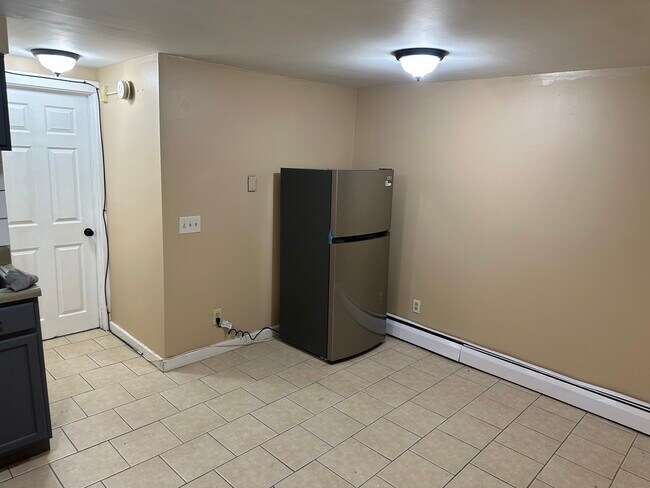 Kitchen - 11 Myrtle Ave Unit Basement