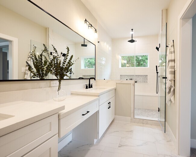 Photo - 3326 Tuam St